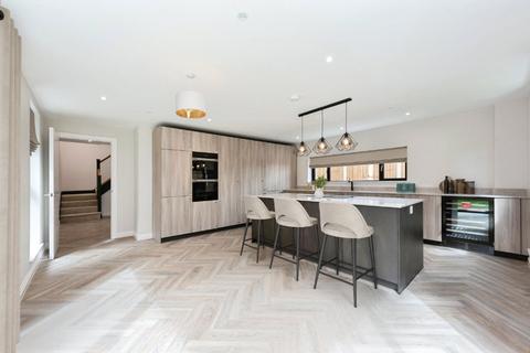 4 bedroom detached house for sale, Kingfield Green, Woking, Surrey, GU22