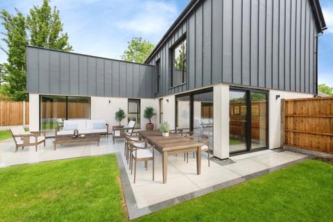 4 bedroom detached house for sale, Kingfield Green, Woking, Surrey, GU22