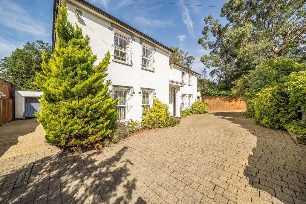 Detached house exterior, driveway