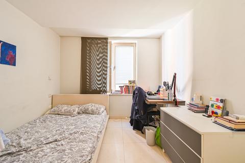 2 bedroom flat for sale, Cock Lane, Farringdon, London, EC1A