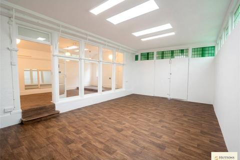 6 bedroom detached house to rent, Kingston Lane, Opposite Brunel University (Stop BJ), UB8