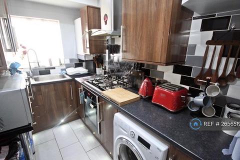 4 bedroom end of terrace house to rent, Stormount Drive, Hayes, UB3