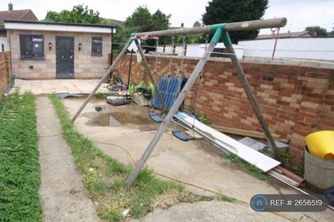 4 bedroom end of terrace house to rent, Stormount Drive, Hayes, UB3