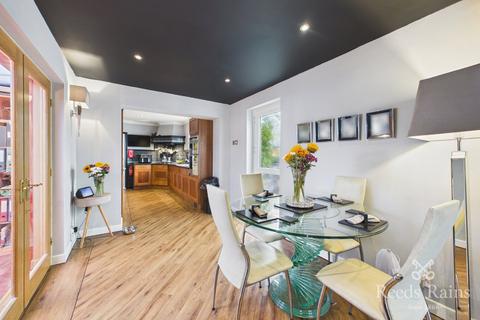 4 bedroom bungalow for sale, Shaun Drive, Denbighshire LL18