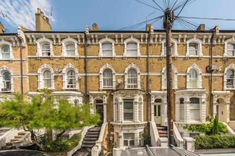 2 bedroom flat for sale, Ferndale Road, London SW4