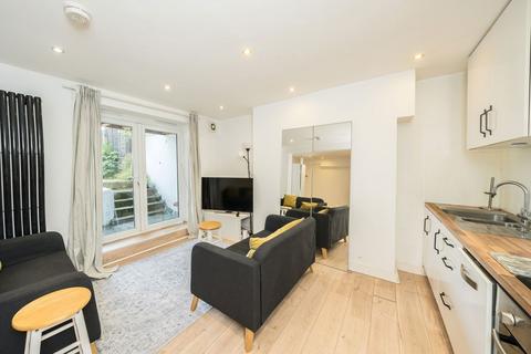 2 bedroom flat for sale, Ferndale Road, London SW4