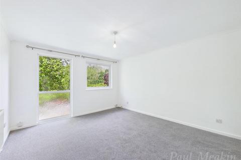 1 bedroom flat to rent, Markfield, Court Wood Lane, Croydon