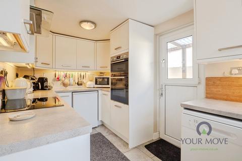 2 bedroom bungalow for sale, Grange Drive, Leicester LE2