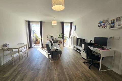 1 bedroom flat for sale, Carpenter House, Hayes, Hayes, Middlesex, UB3