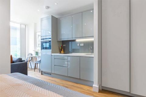 Studio to rent, West Gate, London W5