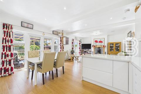 4 bedroom detached bungalow for sale, Crick Road, Rugby CV21
