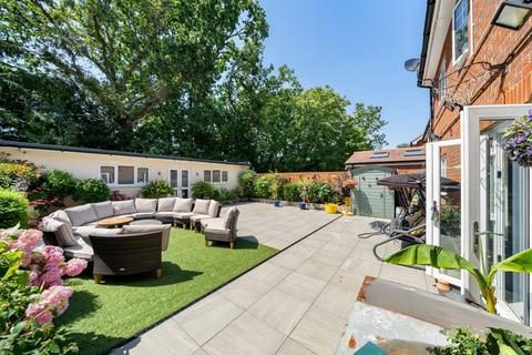 Hengest Avenue, Hinchley Wood, Esher, KT10