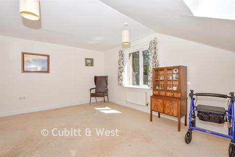1 bedroom ground floor flat for sale, Stafford Road, Caterham, Surrey