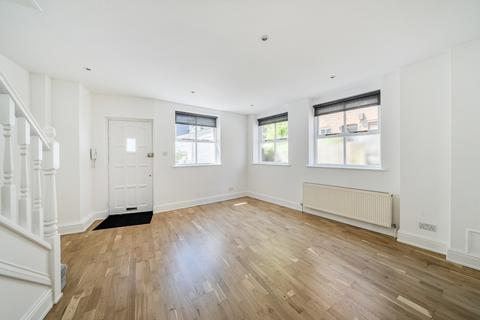 4 bedroom mews to rent, Montague Road London N8