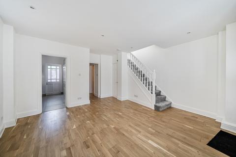 4 bedroom mews to rent, Montague Road London N8