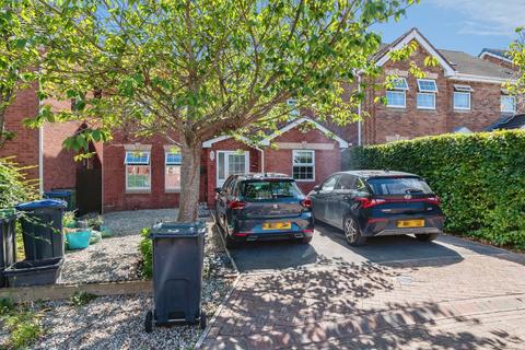 5 bedroom detached house for sale, Sandpiper Gardens, Chippenham