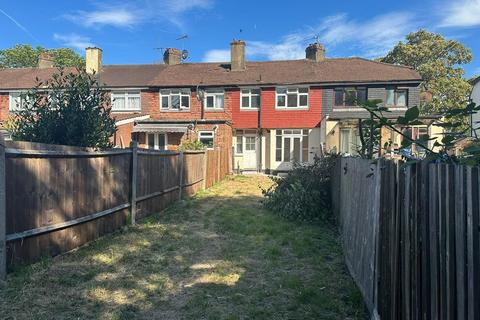 3 bedroom terraced house for sale, Barnsbury Crescent, Tolworth