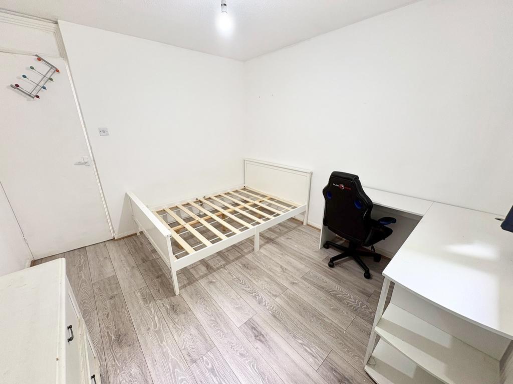 House in Salford, Greater Manchester - View 4