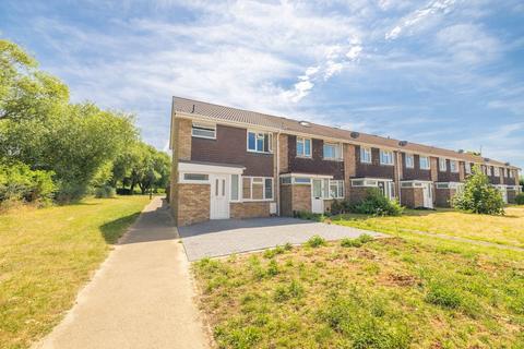 3 bedroom end of terrace house for sale, Goodman Park, Slough SL2