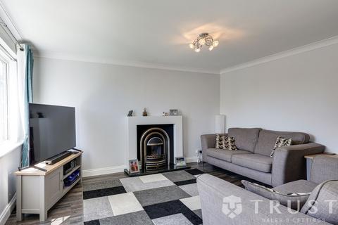 3 bedroom semi-detached house for sale, Quaker Lane, Cleckheaton, BD19
