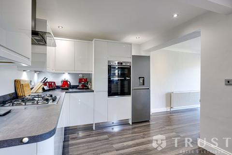 3 bedroom semi-detached house for sale, Quaker Lane, Cleckheaton, BD19
