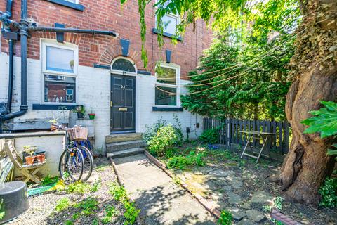 Hall Grove, Leeds, LS6