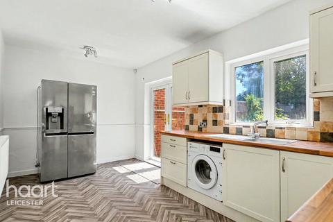 2 bedroom semi-detached house for sale, Kingston Avenue, Wigston