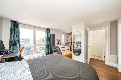 4 bedroom house to rent, Vincent Gardens, London NW2
