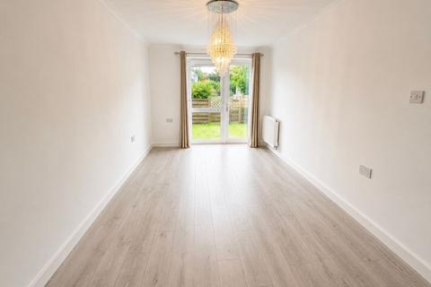1 bedroom flat to rent, Defoe Way, Romford, RM5