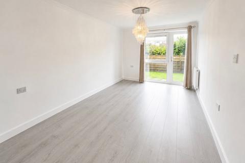 1 bedroom flat to rent, Defoe Way, Romford, RM5