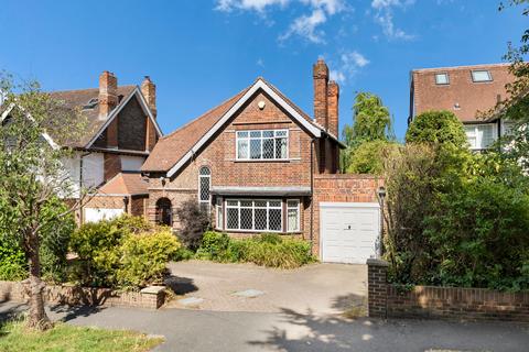 Hillcrest Gardens, Esher, KT10