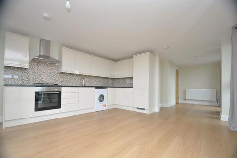 3 bedroom apartment to rent, High Road, Ilford IG1