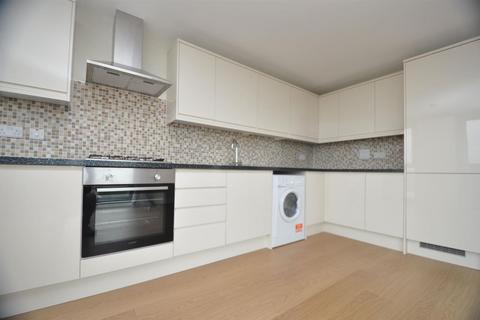 3 bedroom apartment to rent, High Road, Ilford IG1