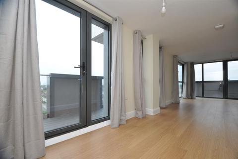 3 bedroom apartment to rent, High Road, Ilford IG1