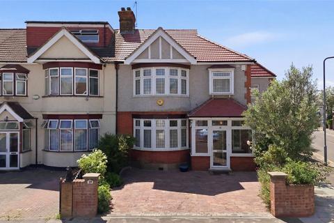 4 bedroom end of terrace house to rent, Cranbrook Rise, Ilford IG1