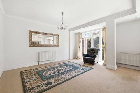 4 bedroom end of terrace house to rent, Cranbrook Rise, Ilford IG1