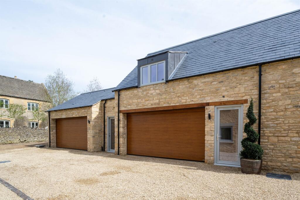 Detached house exterior, garage