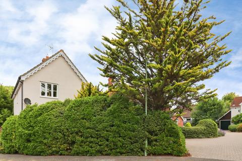 4 bedroom detached house for sale, Orwell Avenue, Saxmundham, IP17