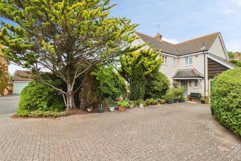 4 bedroom detached house for sale, Orwell Avenue, Saxmundham, IP17