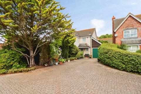 4 bedroom detached house for sale, Orwell Avenue, Saxmundham, IP17