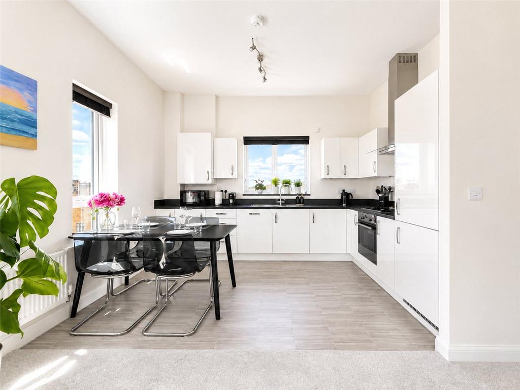 Apartment in Cambridge, Eddington - View 2