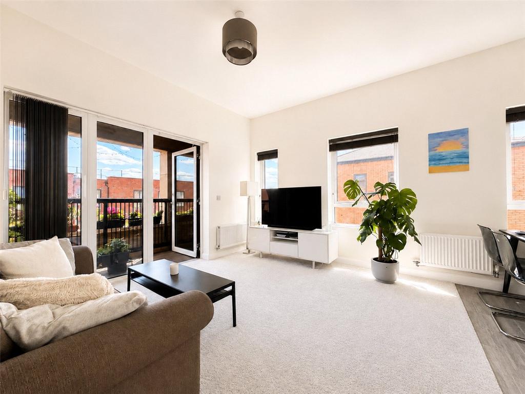 Apartment in Cambridge, Eddington - View 3