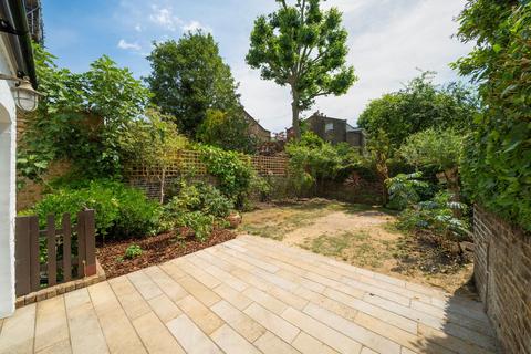 4 bedroom end of terrace house to rent, Great Percy Street, London WC1X