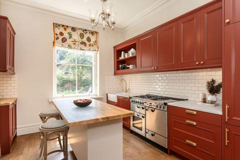 4 bedroom end of terrace house to rent, Great Percy Street, London WC1X