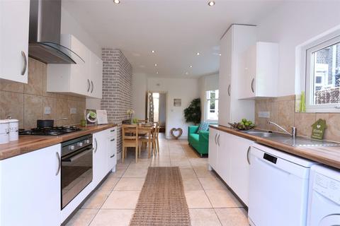 5 bedroom terraced house to rent, Drakefell Road, SE14