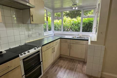 3 bedroom semi-detached house to rent, Comberford Road, Tamworth, B79