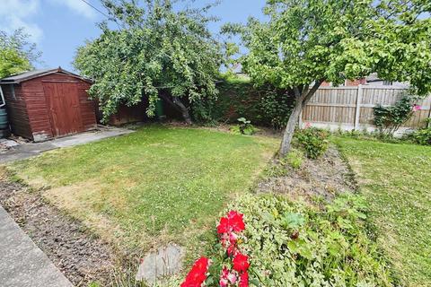 3 bedroom bungalow for sale, The Paddock, Brough HU15