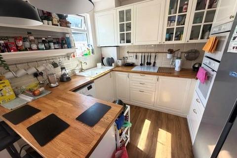 3 bedroom semi-detached house to rent, Fernside Avenue, Mill Hill, NW7