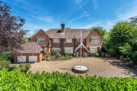 THE RIDGEWAY, FETCHAM, KT22