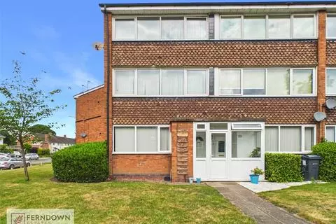2-bed apartment on Gressel Lane